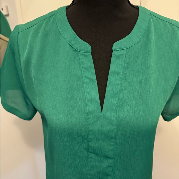 Green Top Size S - Picture 2 of 3